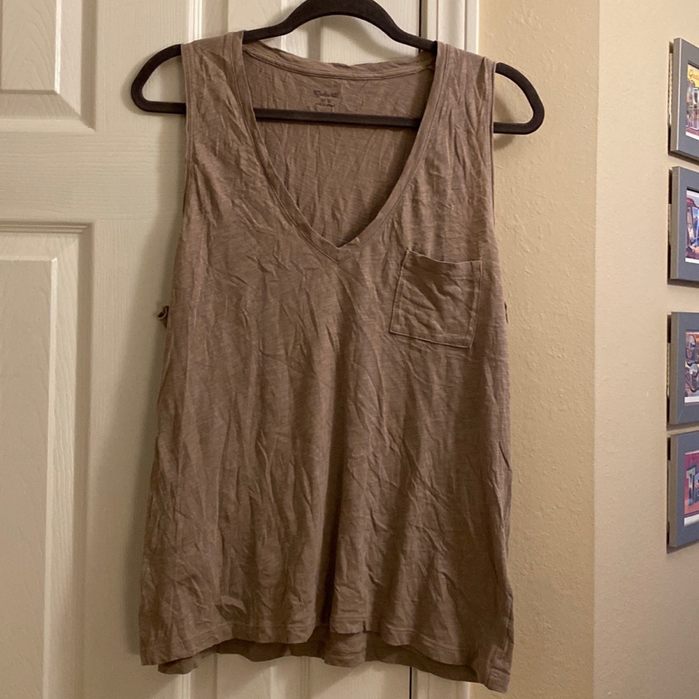 Like New, Taupe Madewell V-Neck Tank Top With a Pocket - Size Large